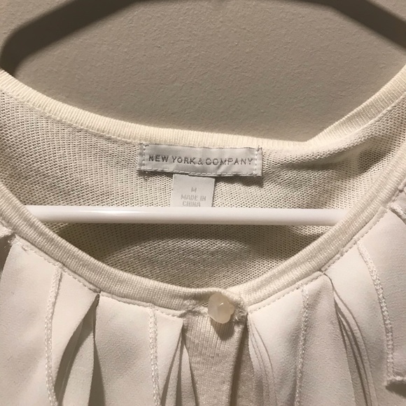 Charming button down top - Picture 2 of 2